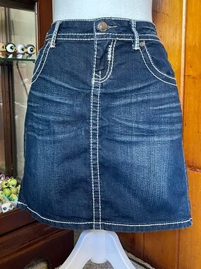 Maurices Navy Blue Denim Skirt White Stitching Like New Size 5-6